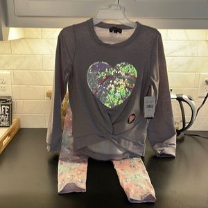 NWT 2 piece girls leggings and sweatshirt size 10 by Girls First